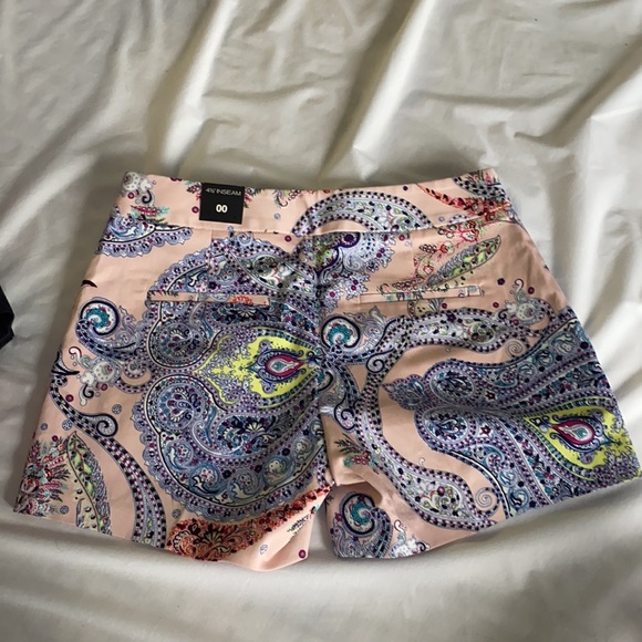 Express Shorts - Picture 2 of 2